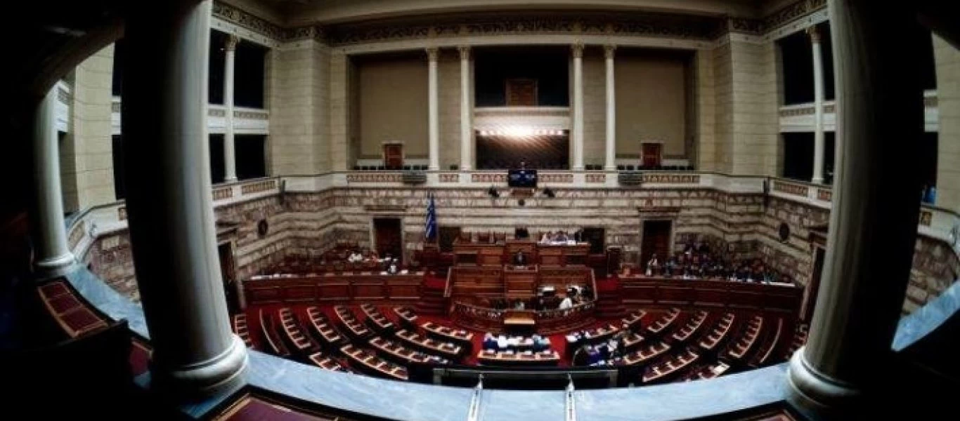 Ο βουλευτής της ΝΔ, η ξανθιά και το…αχαλίνωτο!